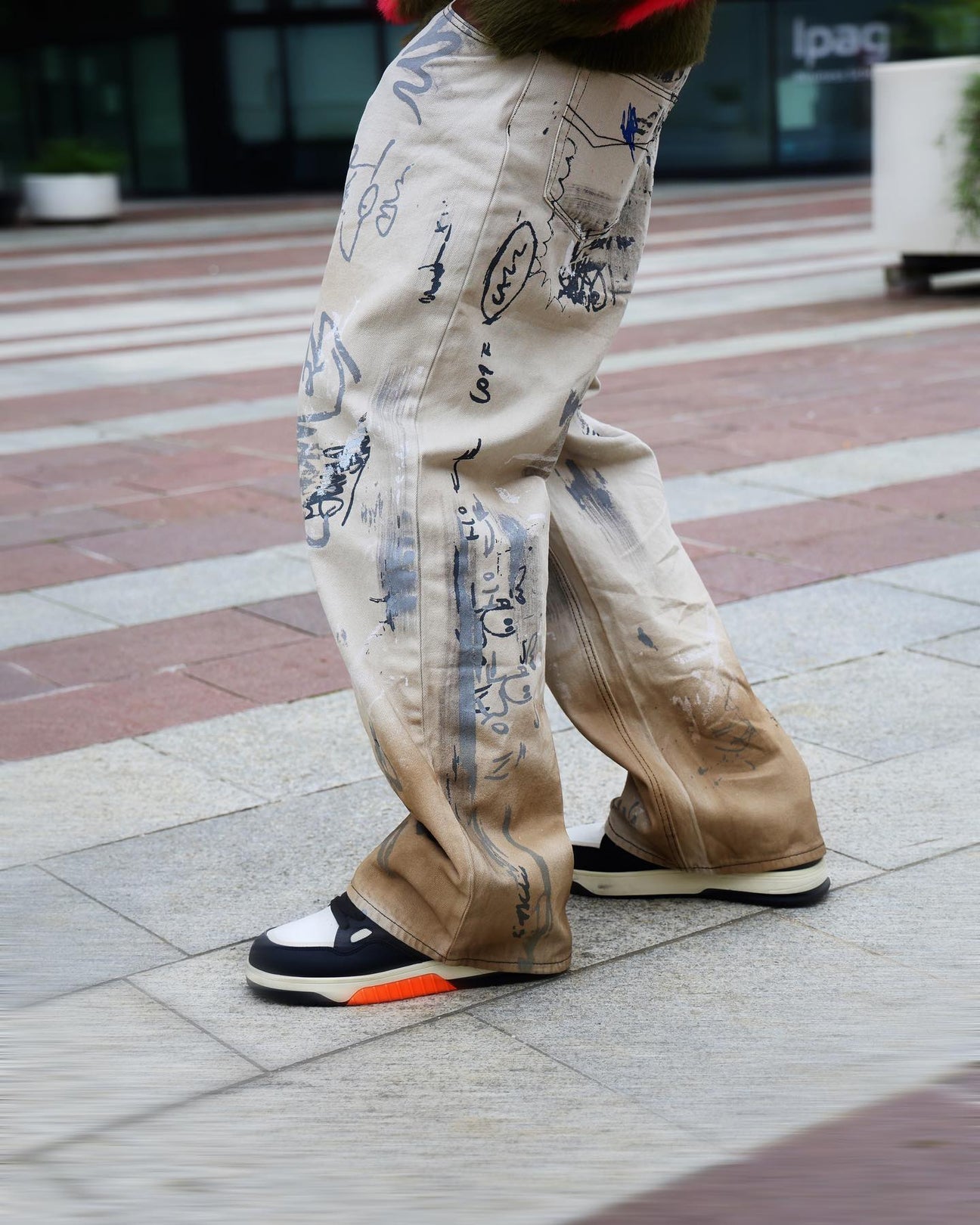 GRAFFITI BAGGY JEANS